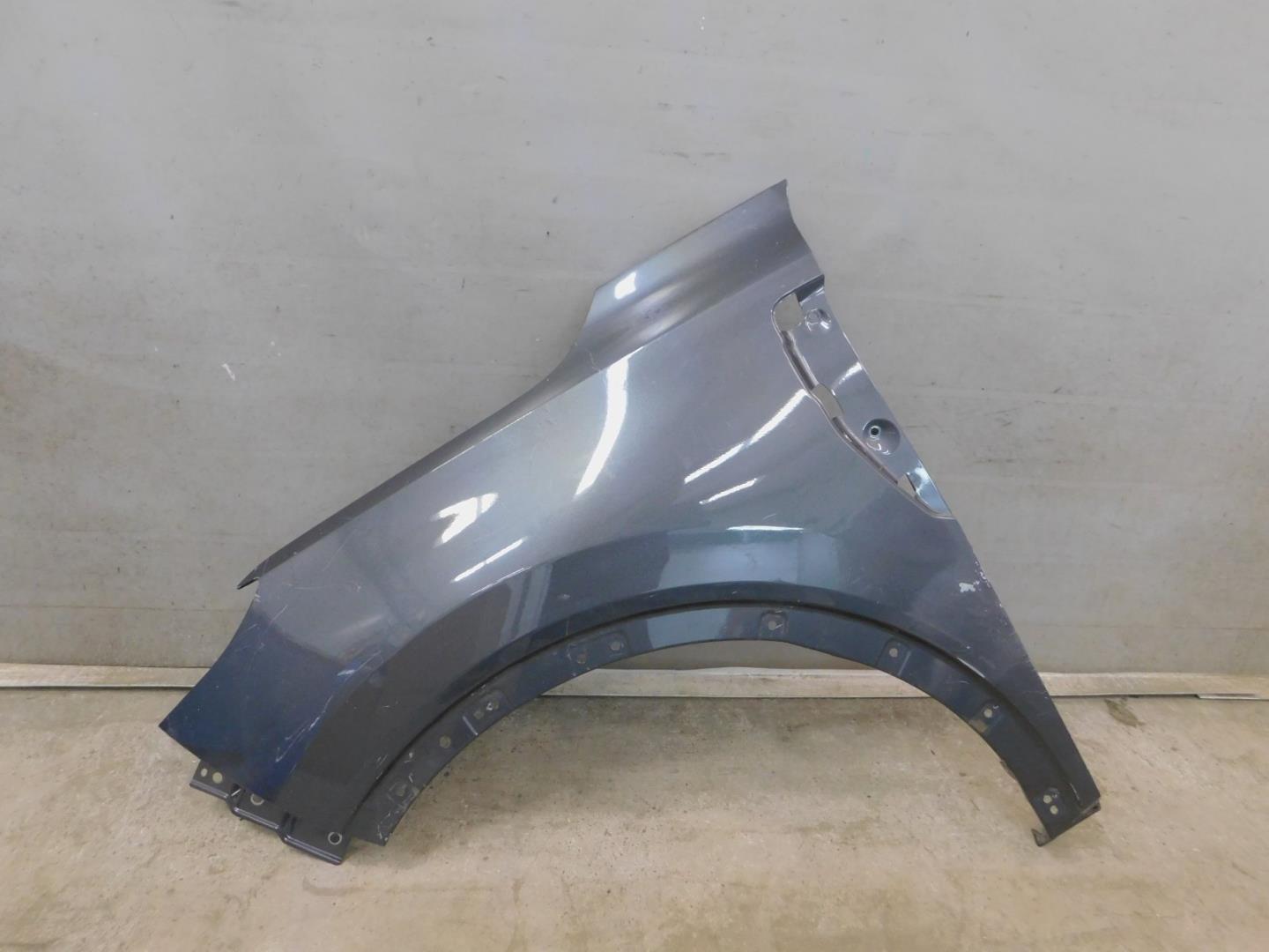 Крыло переднее левое