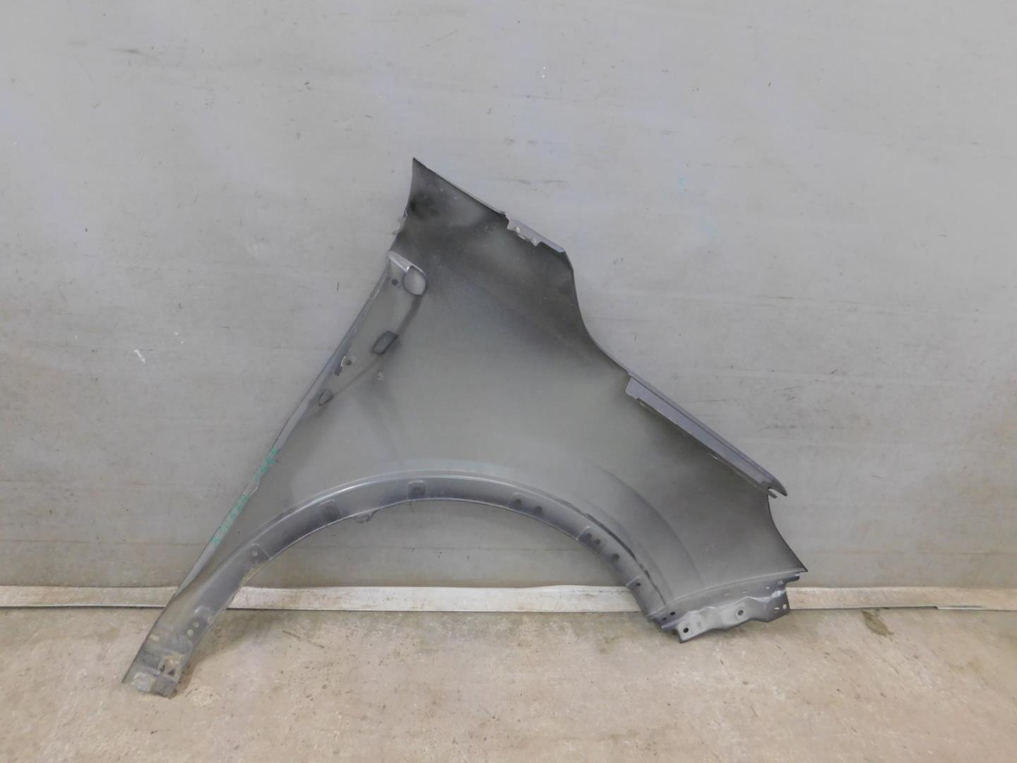 Крыло переднее левое