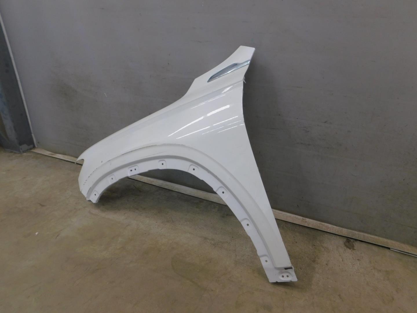 Крыло переднее левое