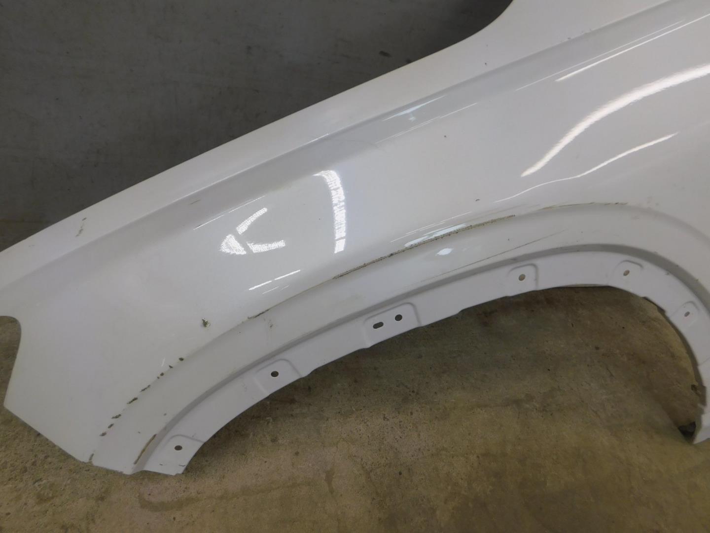 Крыло переднее левое