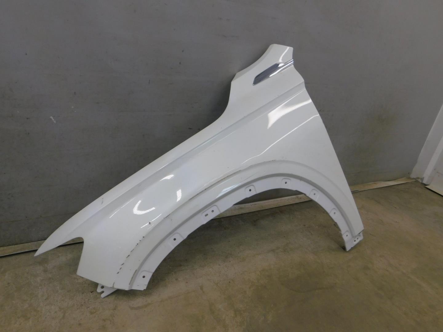 Крыло переднее левое