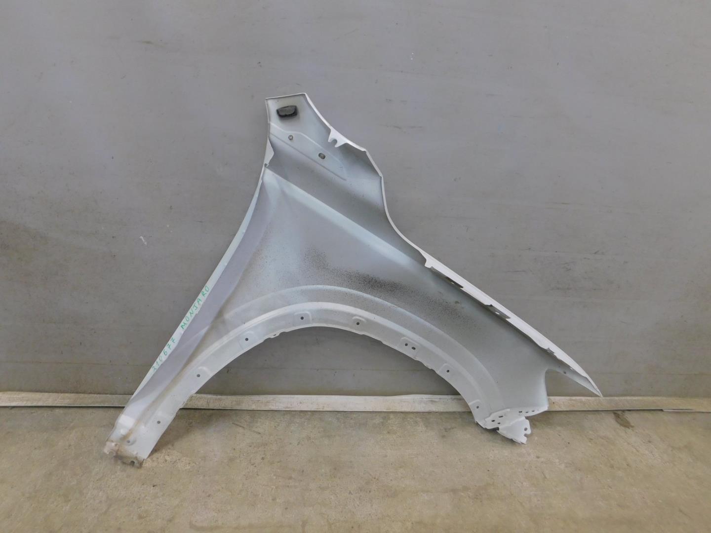 Крыло переднее левое