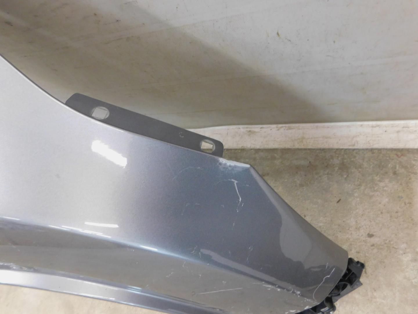 Крыло переднее правое