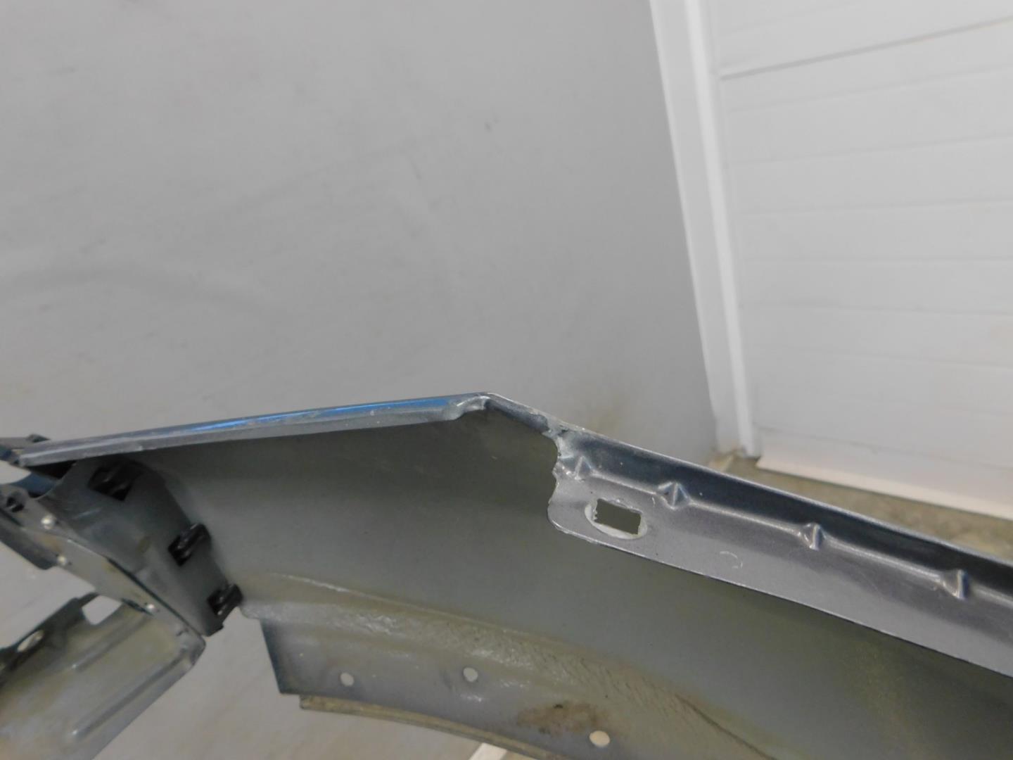 Крыло переднее правое