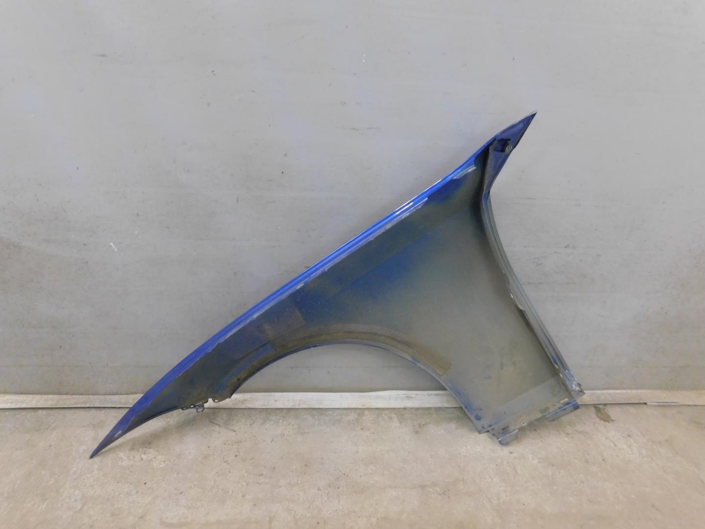 Крыло переднее правое