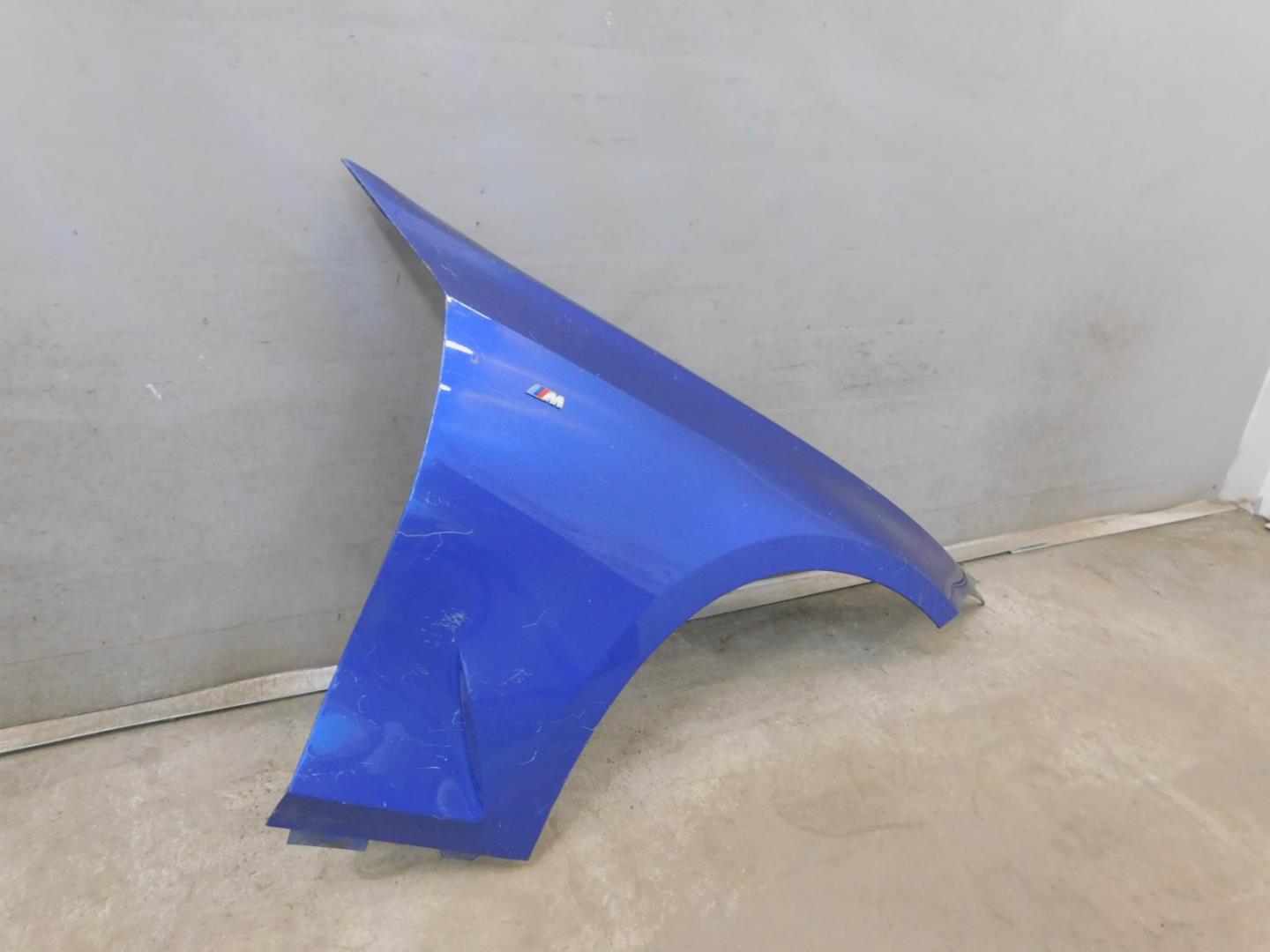 Крыло переднее правое