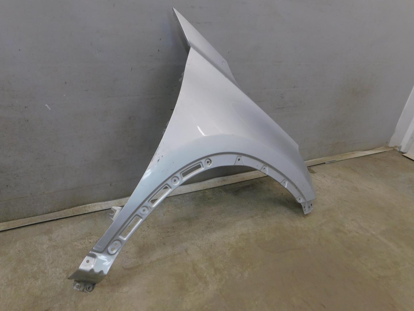 Крыло переднее правое