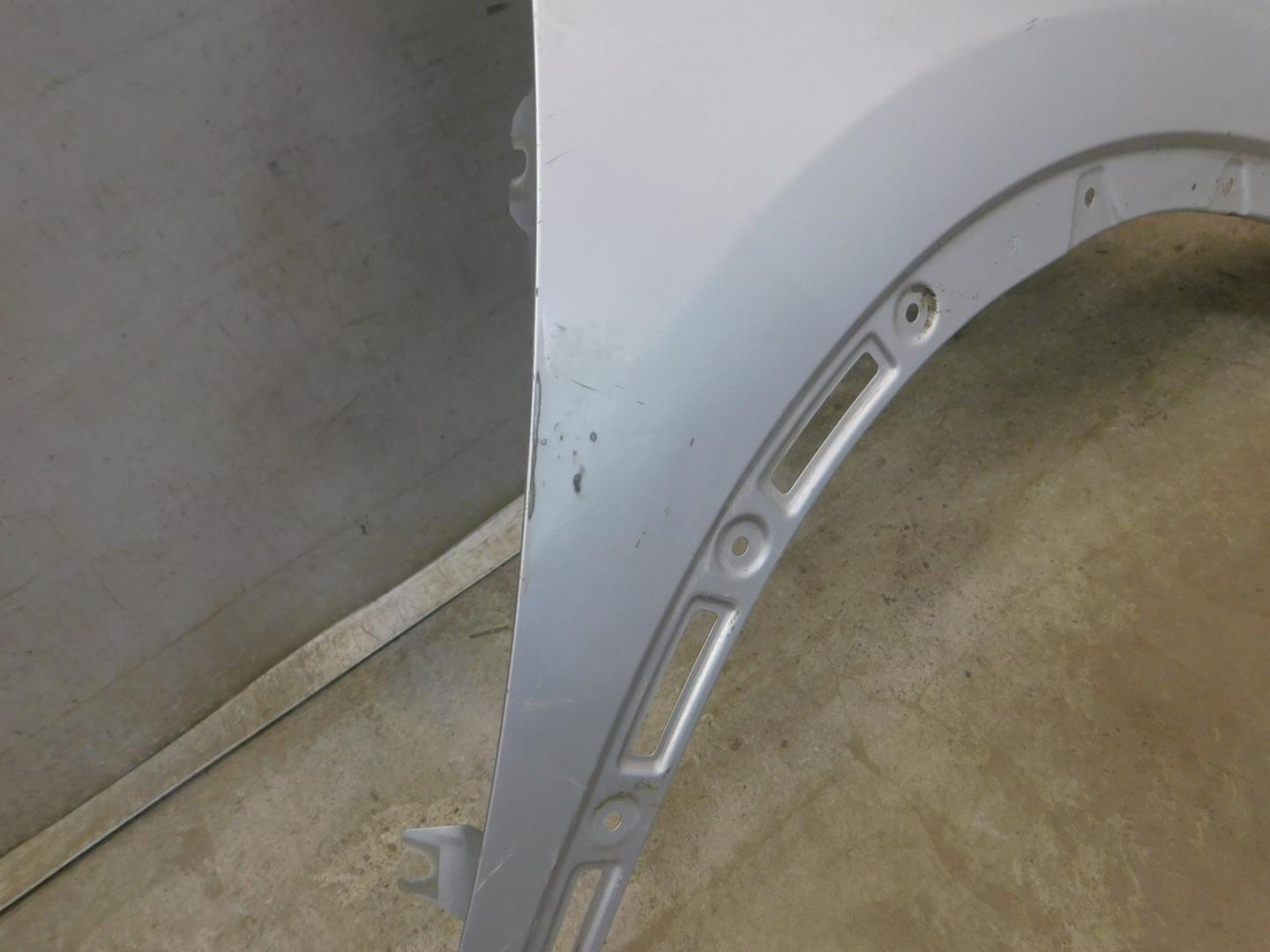 Крыло переднее правое