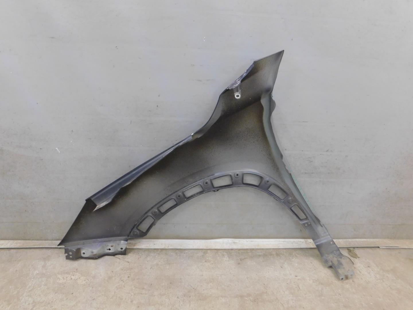 Крыло переднее правое