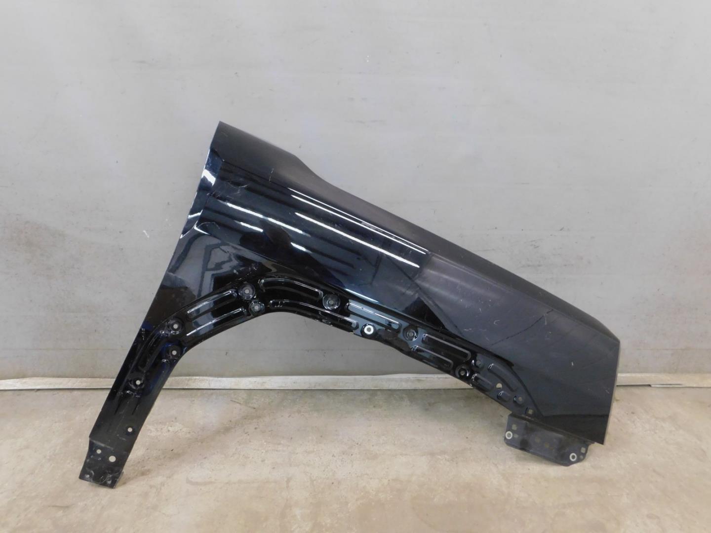 Крыло переднее правое