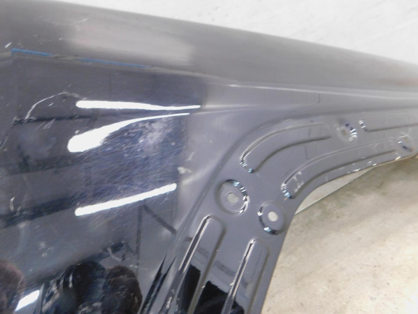 Крыло переднее правое