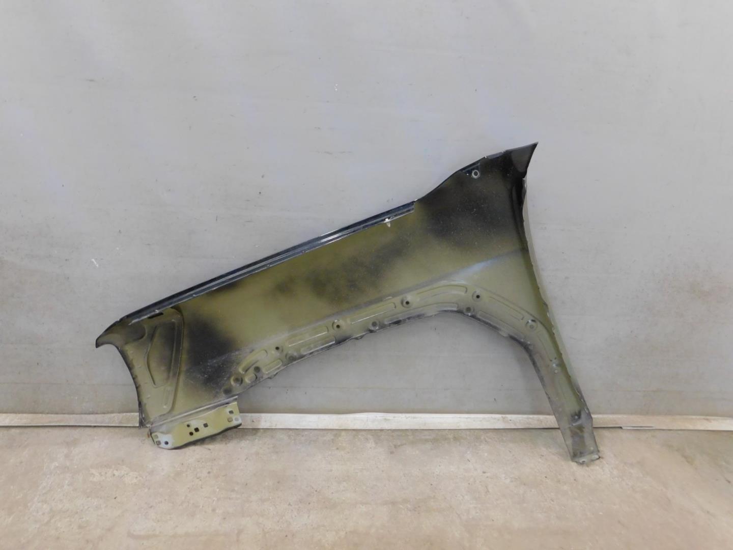 Крыло переднее правое