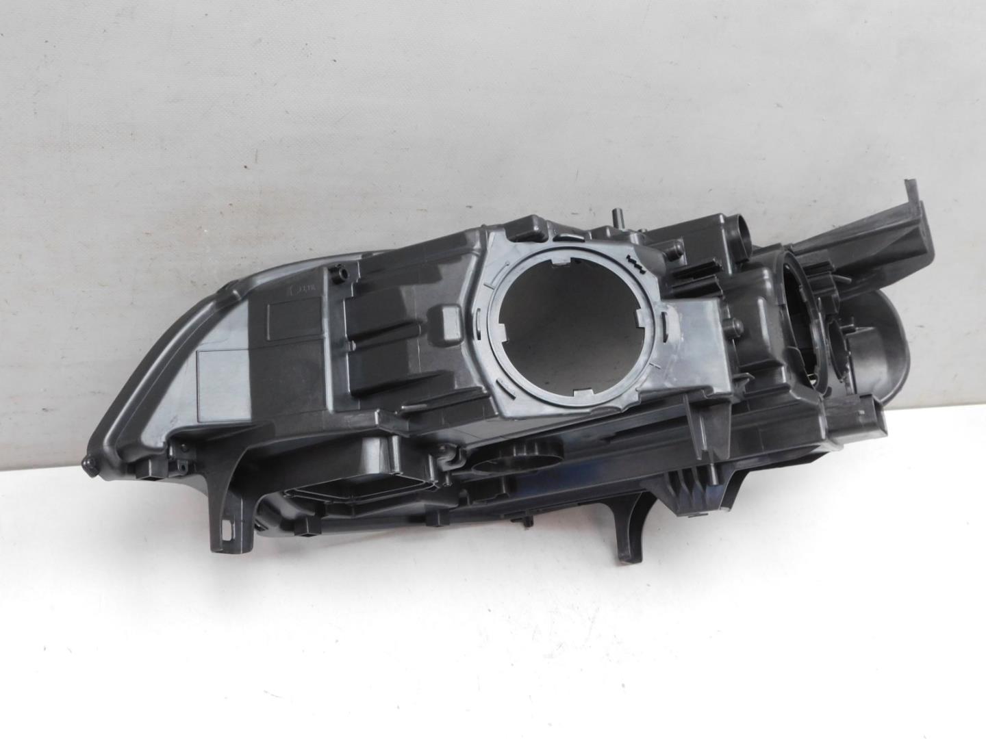 Корпус фары правой