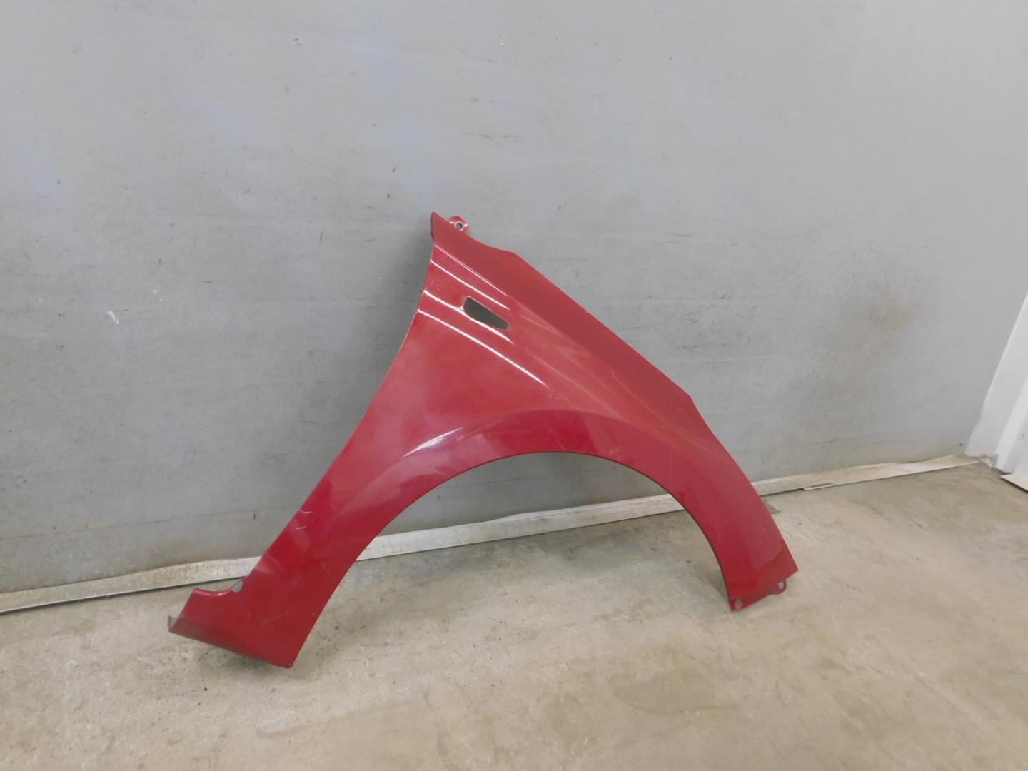 Крыло переднее правое