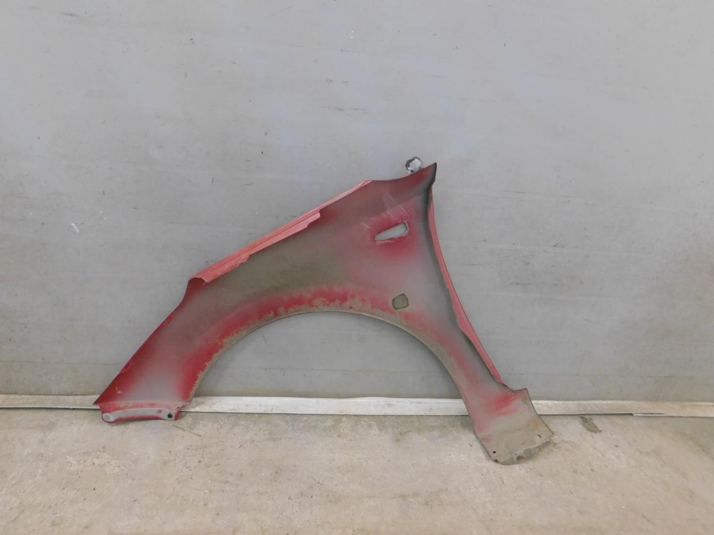 Крыло переднее правое