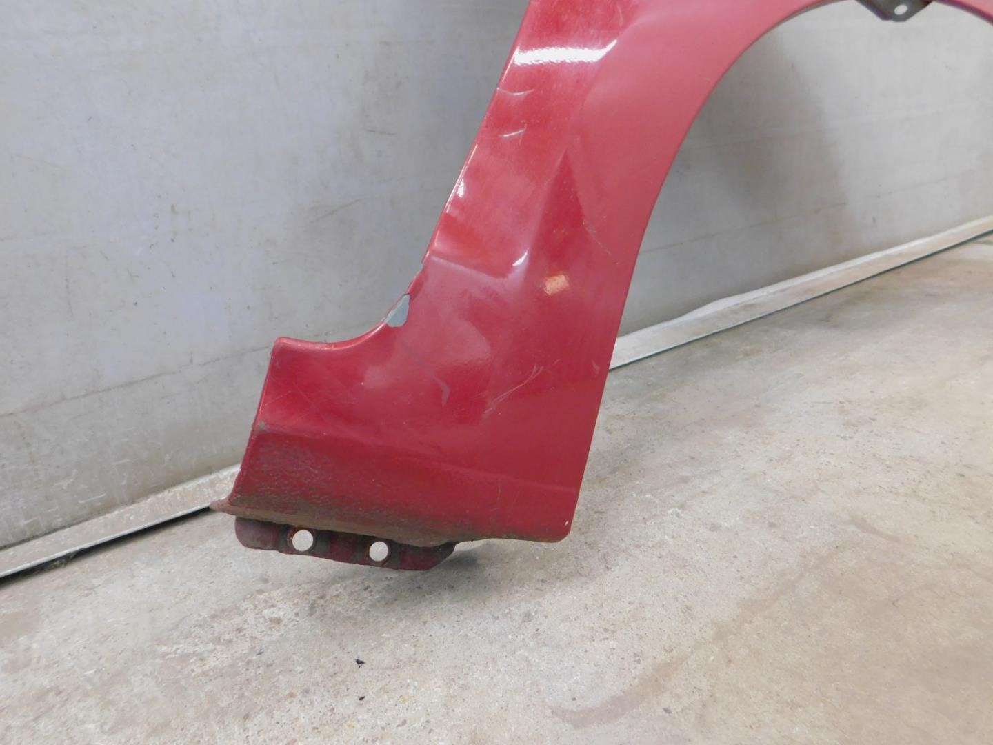 Крыло переднее правое