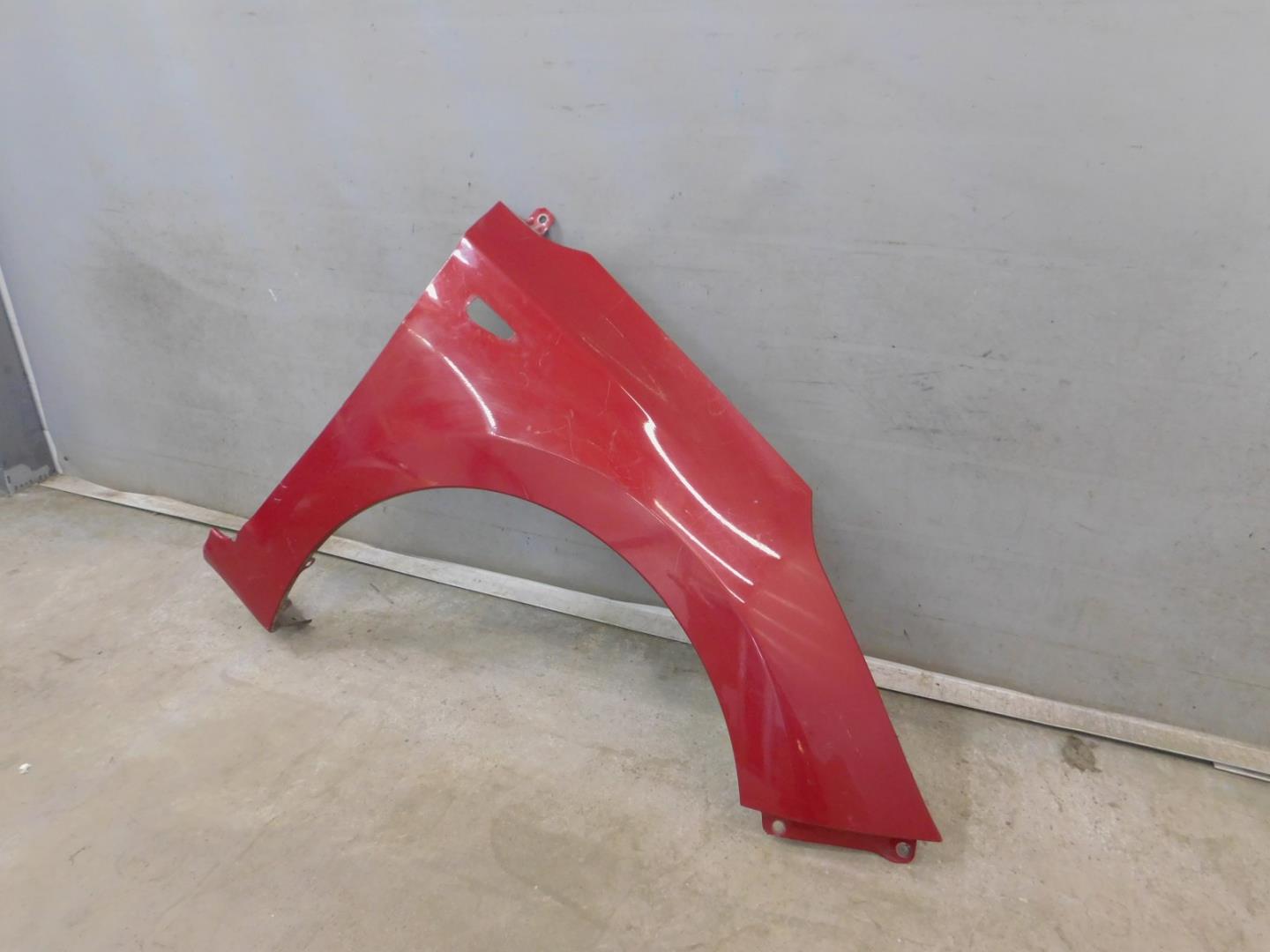 Крыло переднее правое