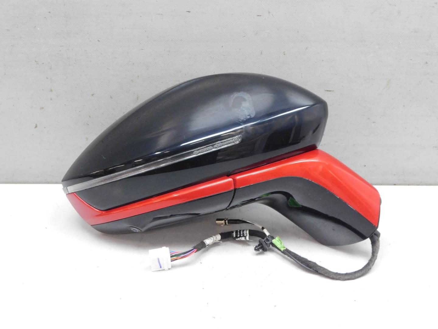 Зеркало правое электрическое