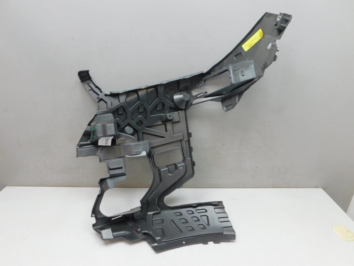 Кронштейн переднего бампера