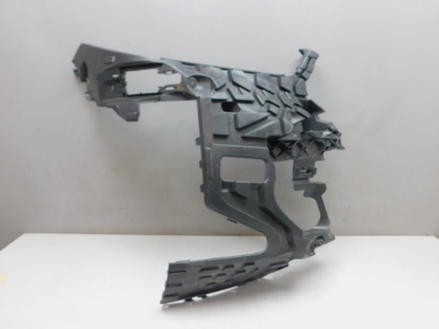 Кронштейн переднего бампера