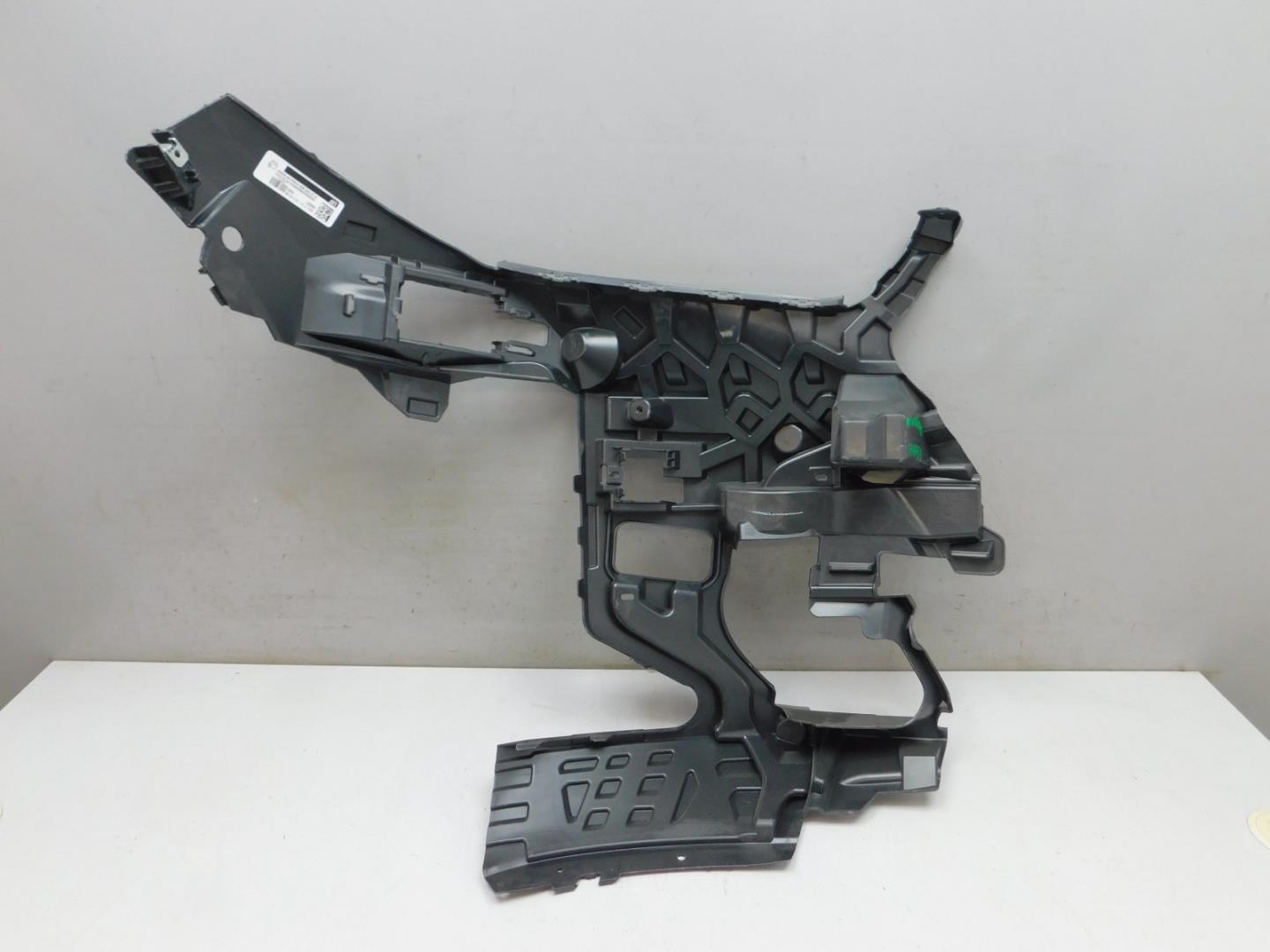 Кронштейн переднего бампера