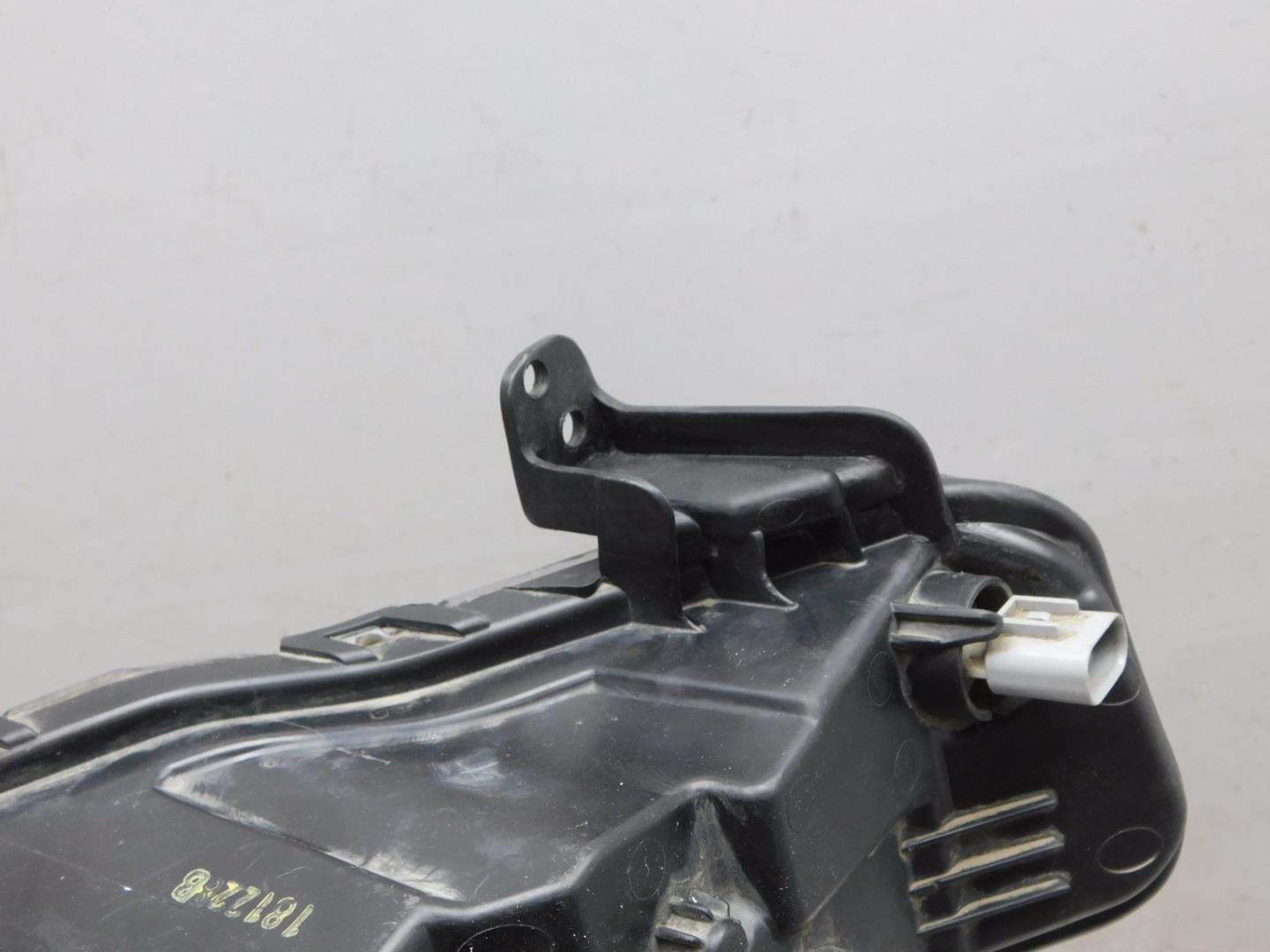 Фара противотуманная правая