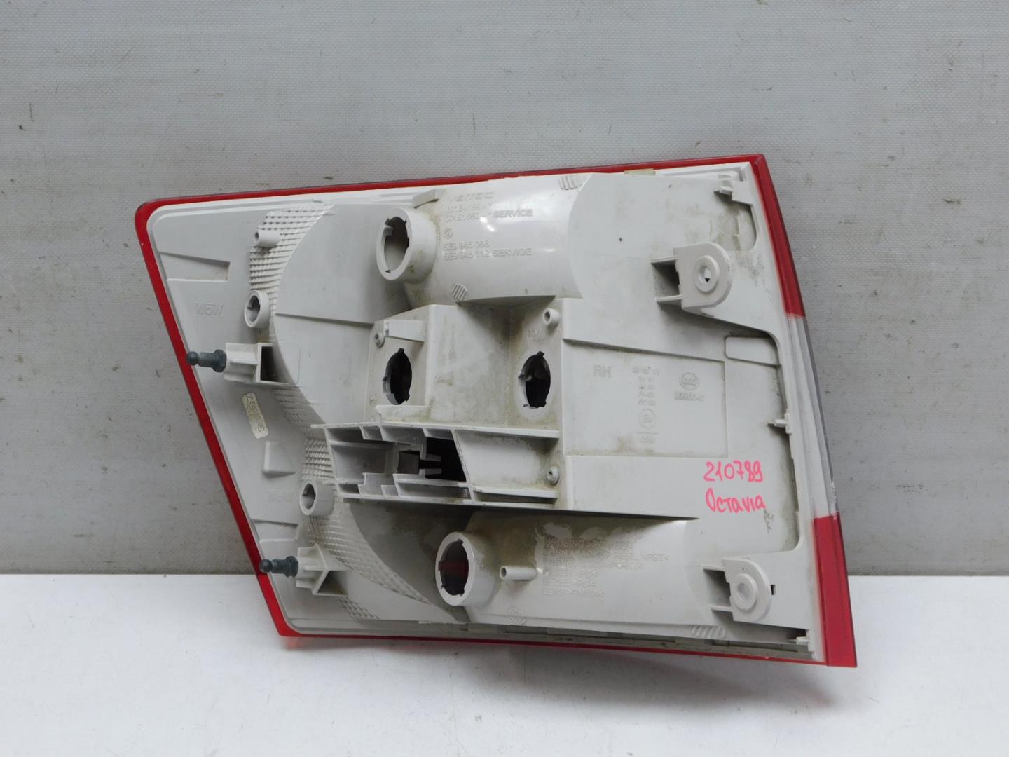 Фонарь задний правый