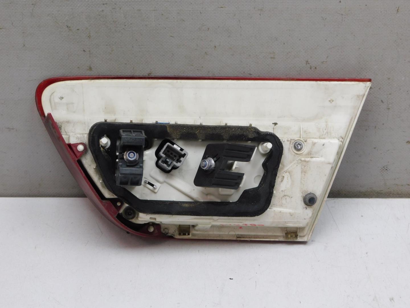 Фонарь задний внутренний левый