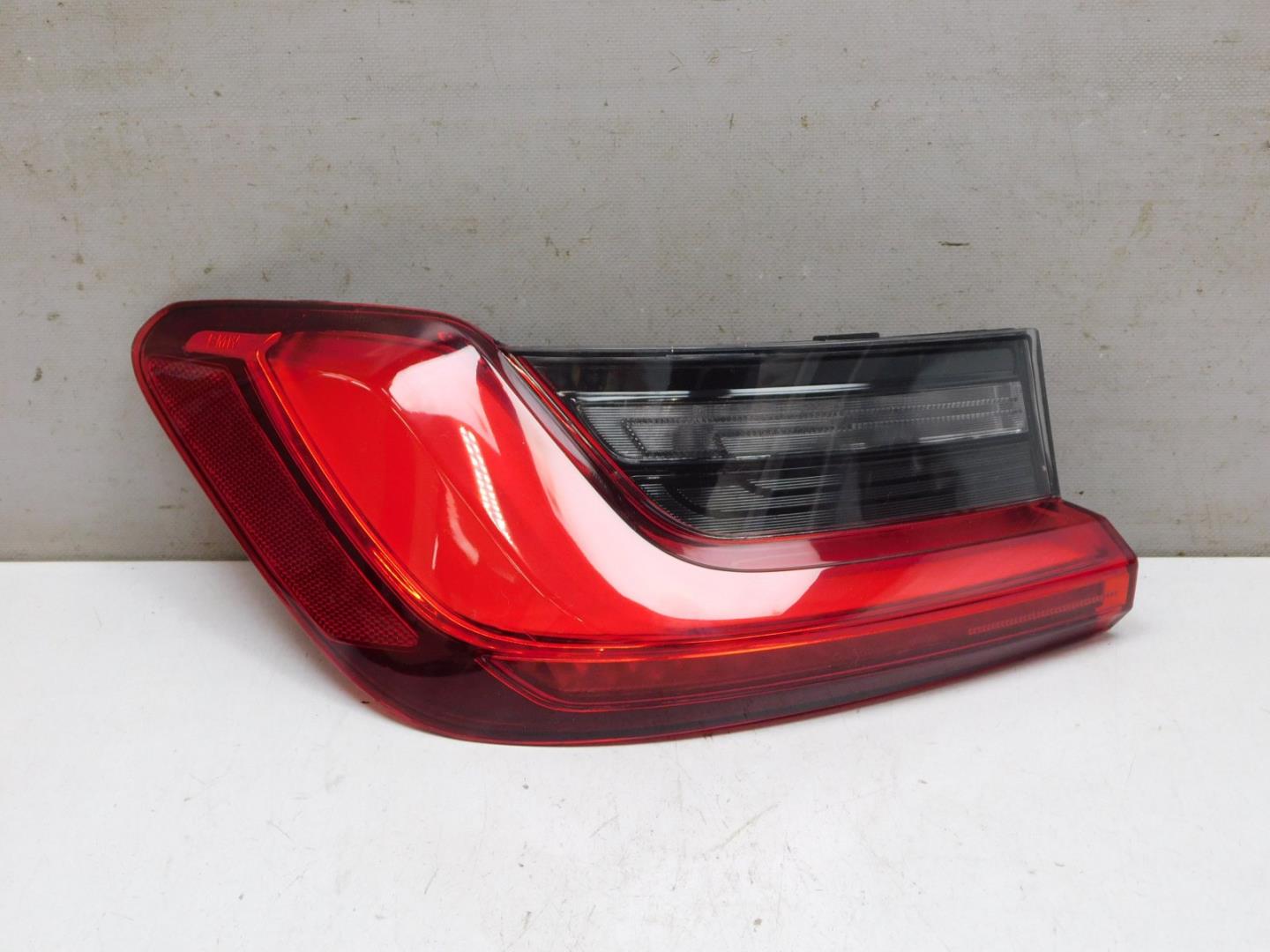 Фонарь задний наружный левый