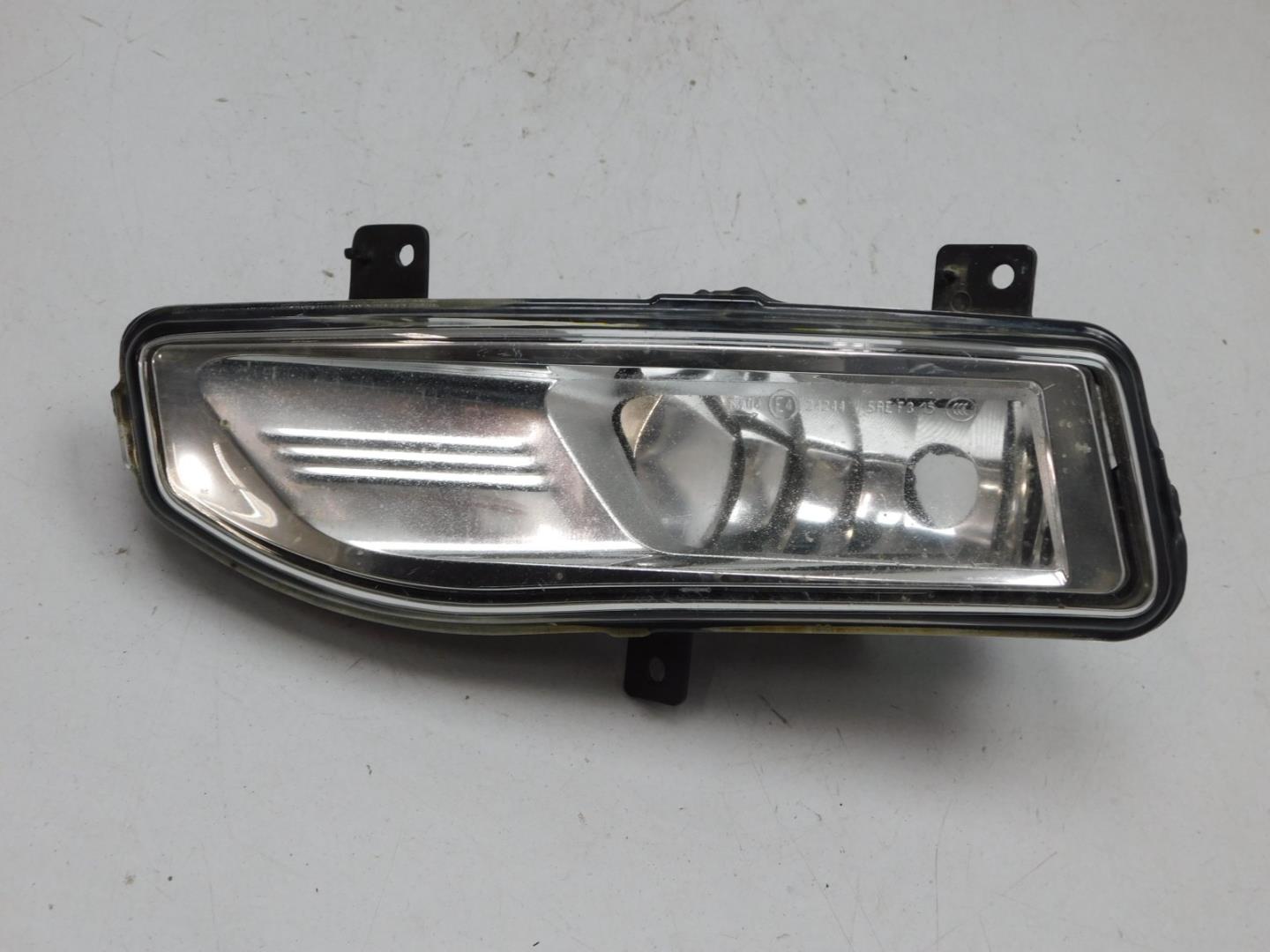 Фара противотуманная левая