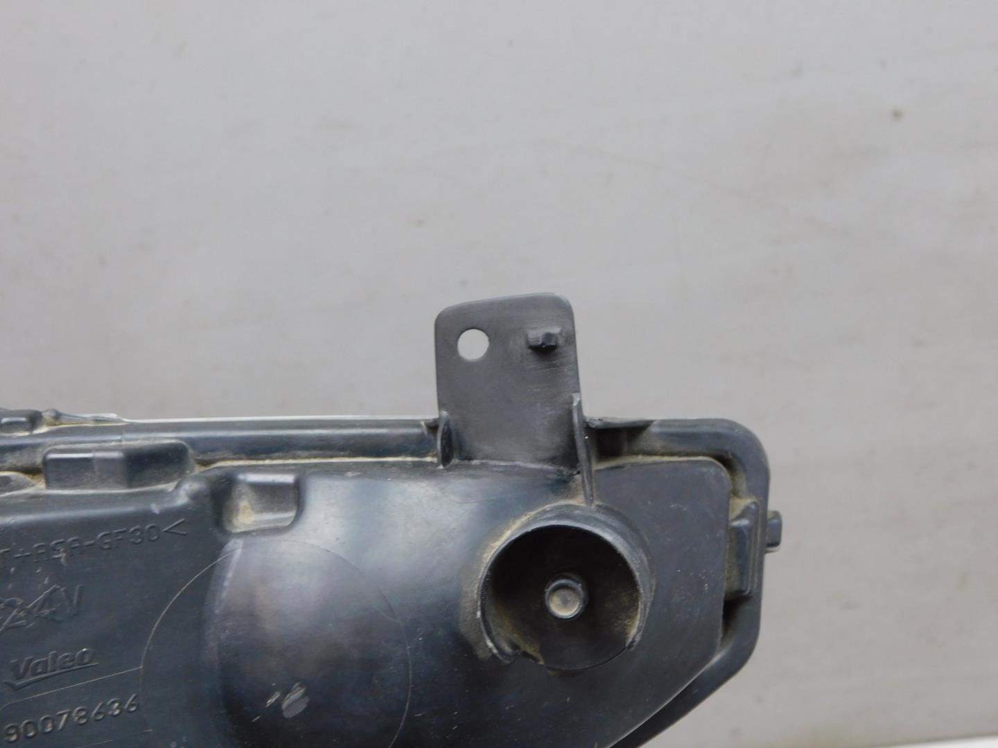 Фара противотуманная левая