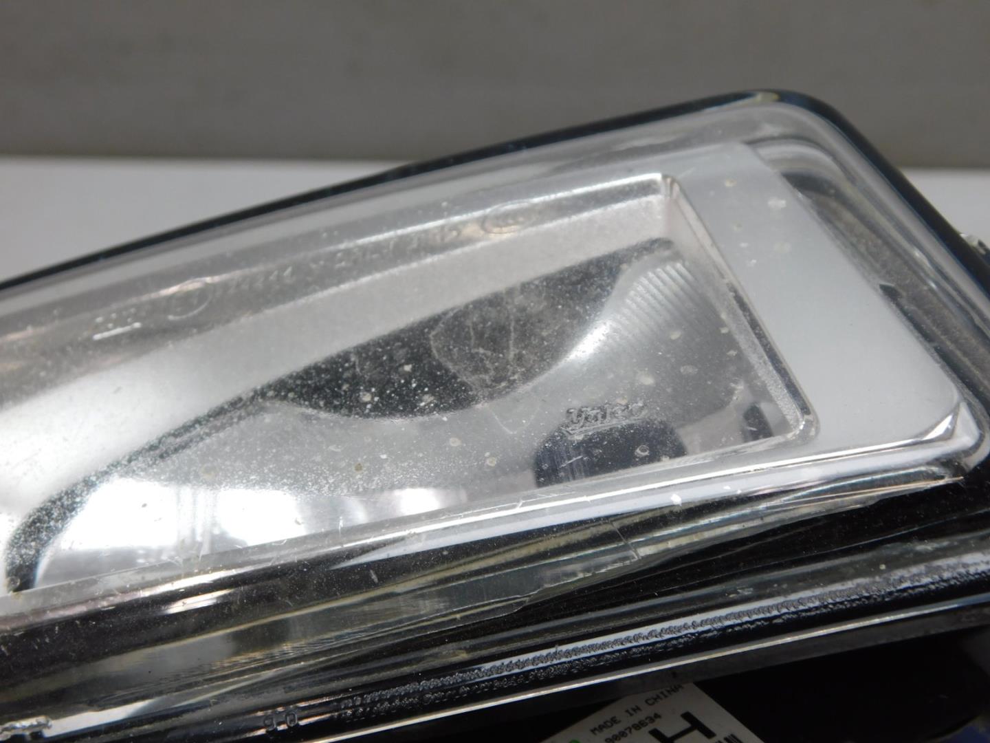 Фара противотуманная левая