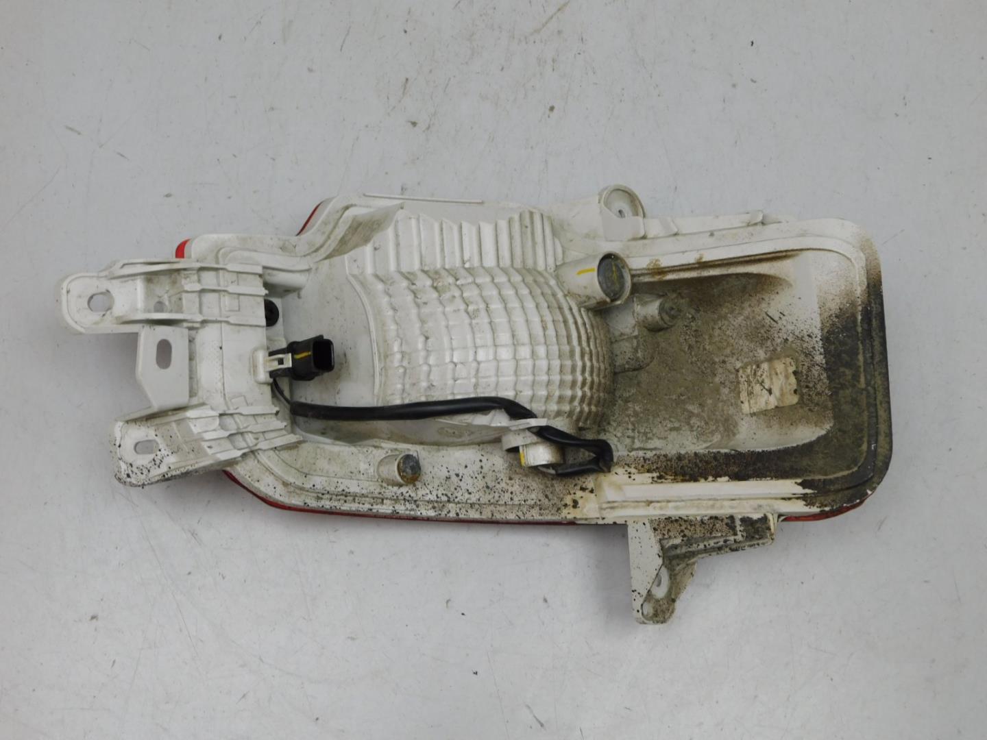 Фонарь задний в бампер левый