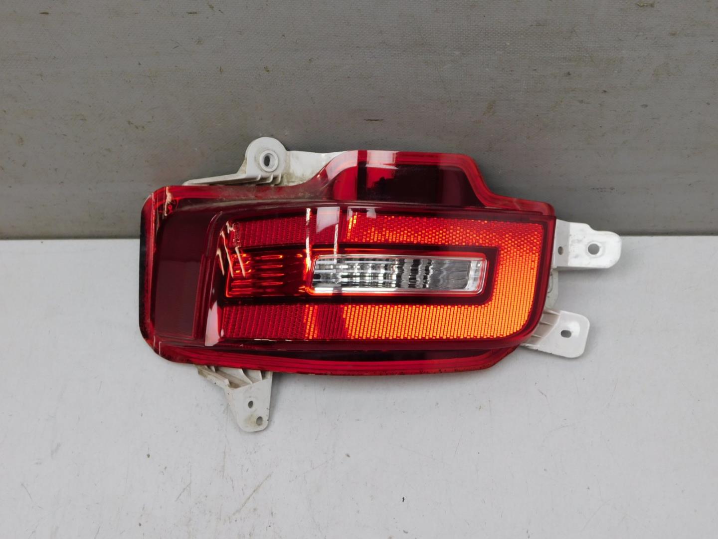 Фонарь задний в бампер левый