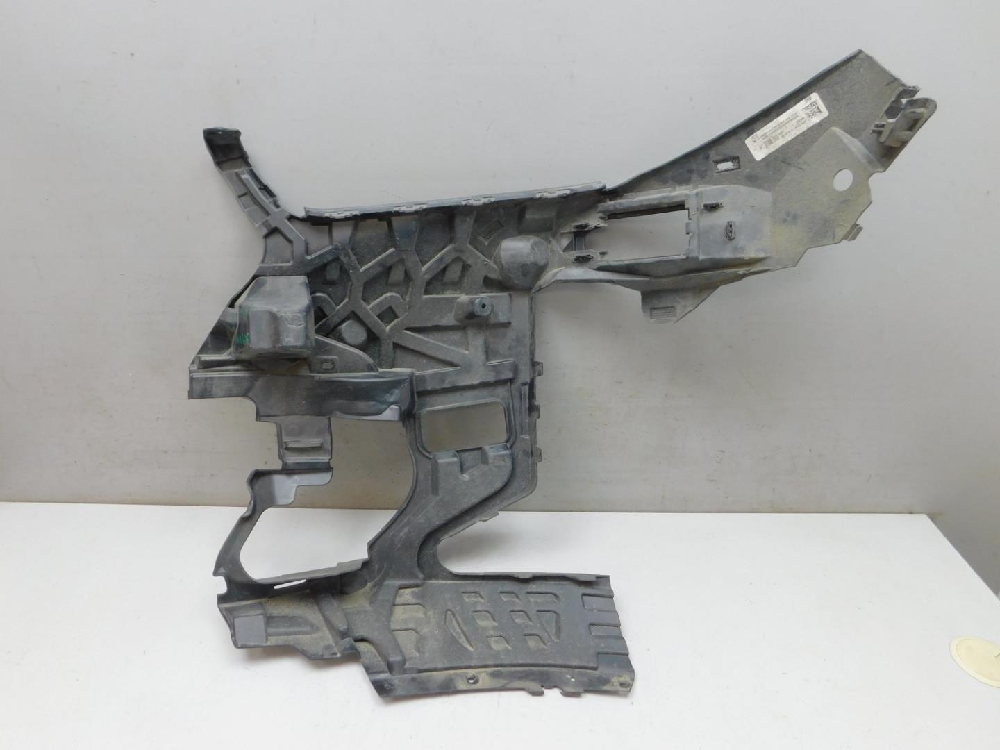 Кронштейн переднего бампера