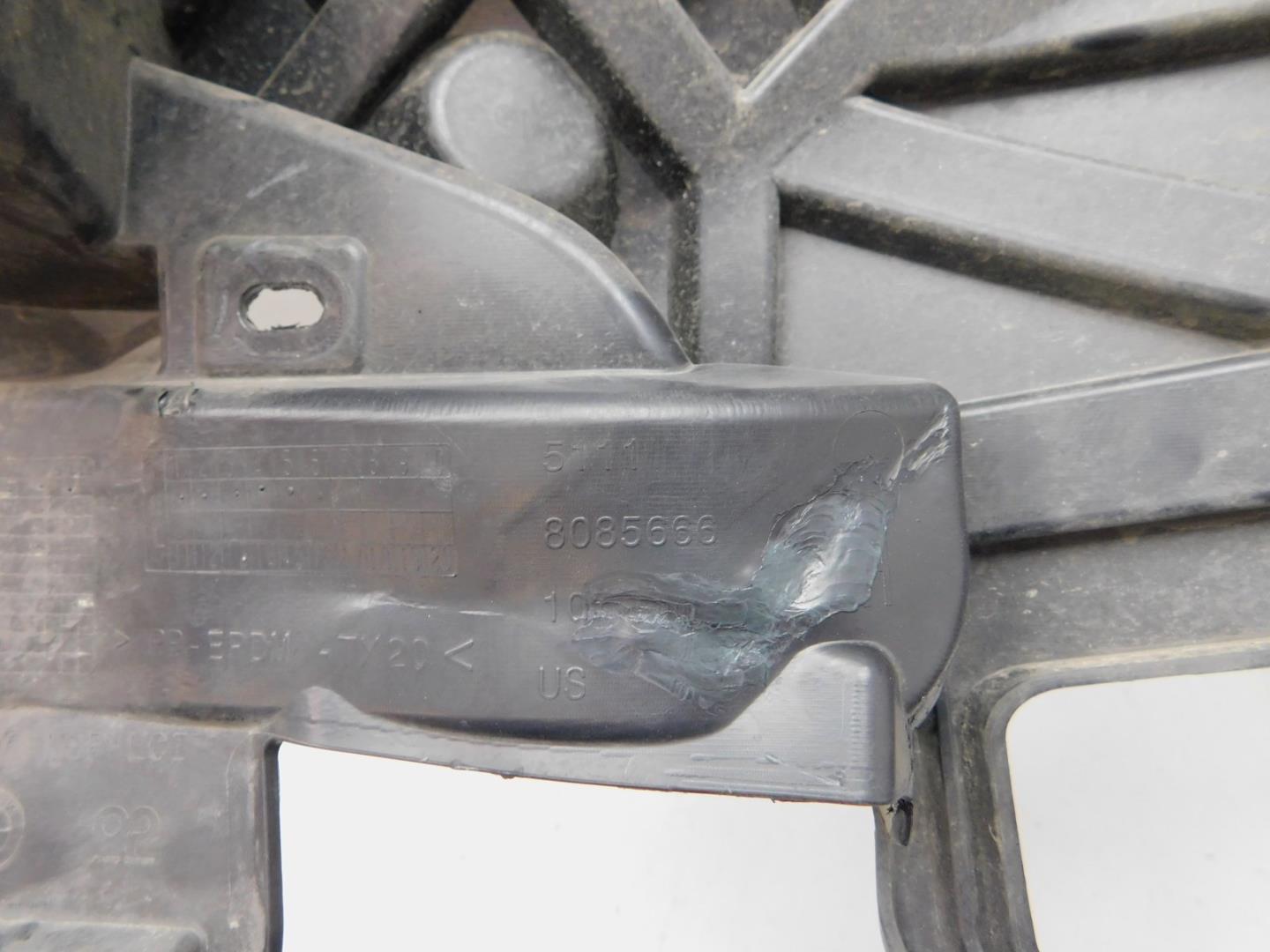 Кронштейн переднего бампера