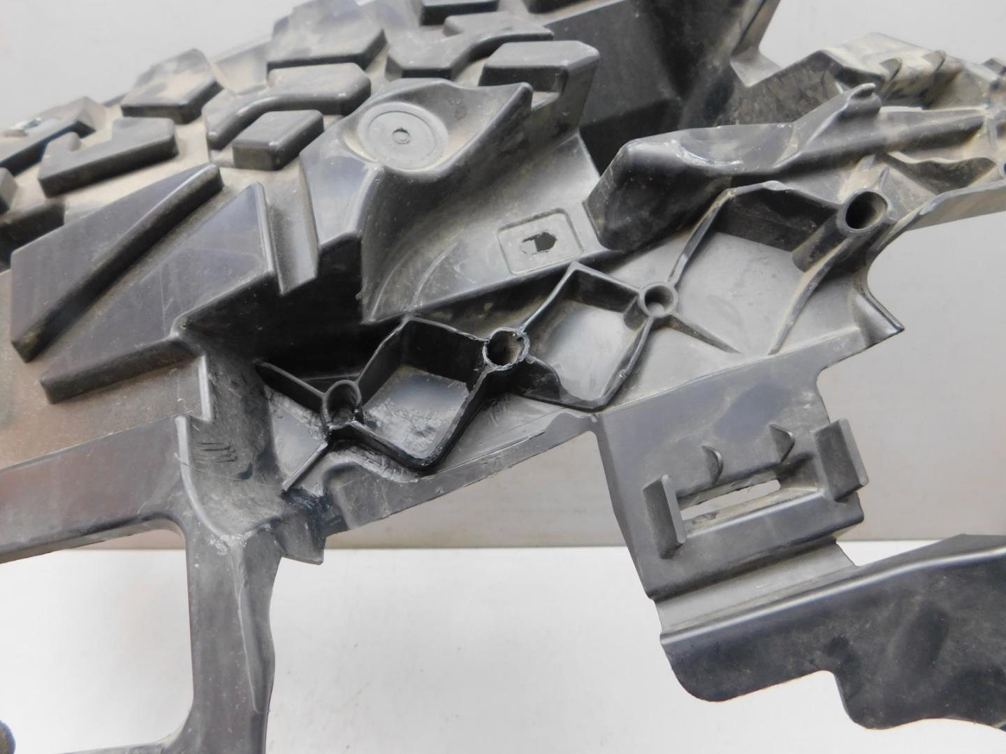 Кронштейн переднего бампера