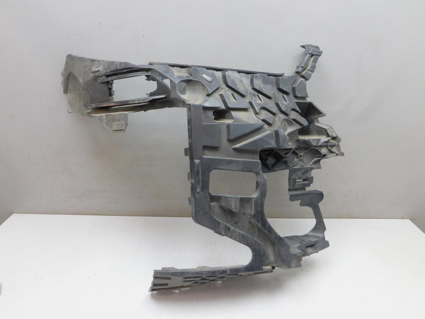 Кронштейн переднего бампера