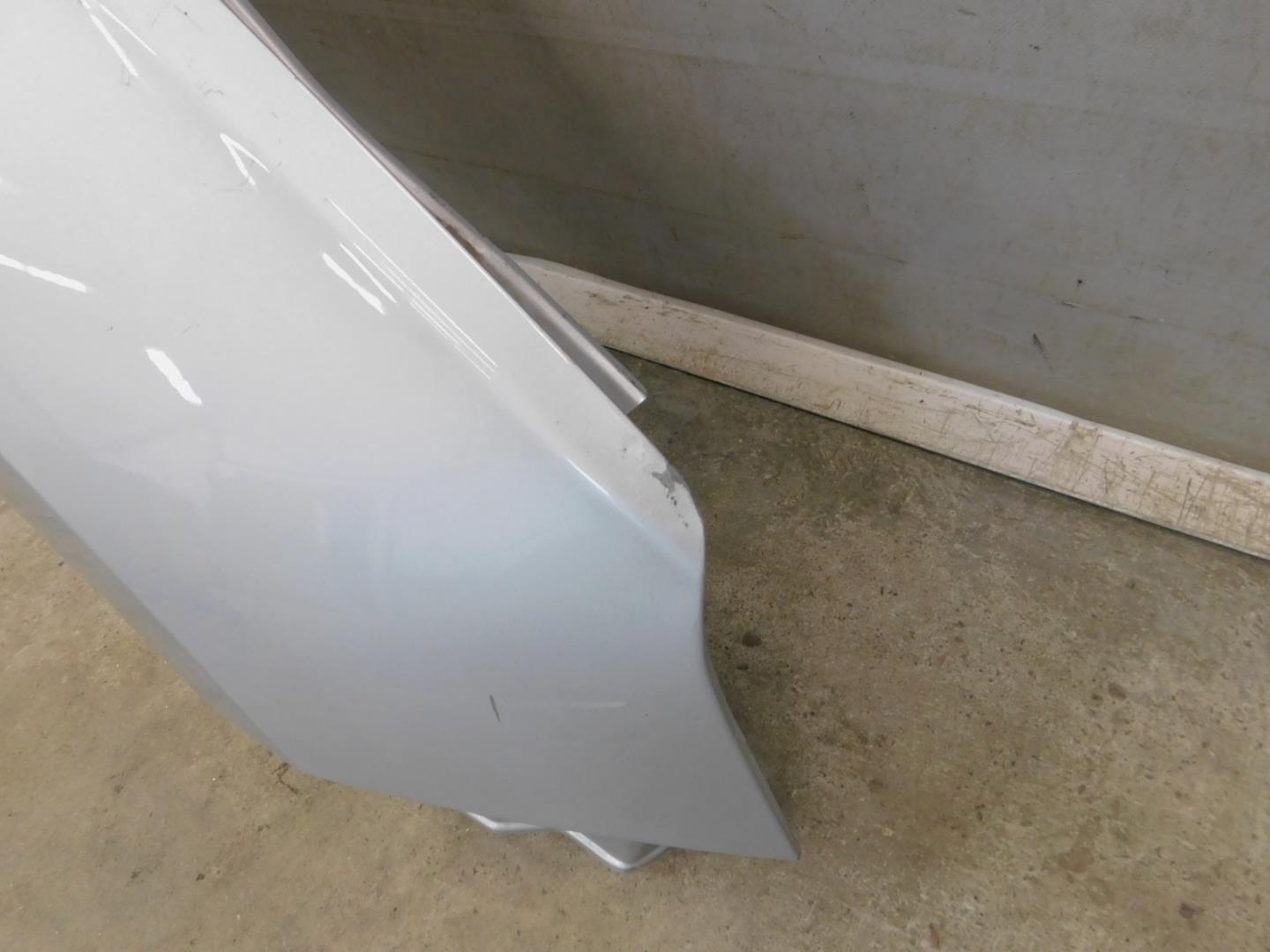 Крыло переднее правое