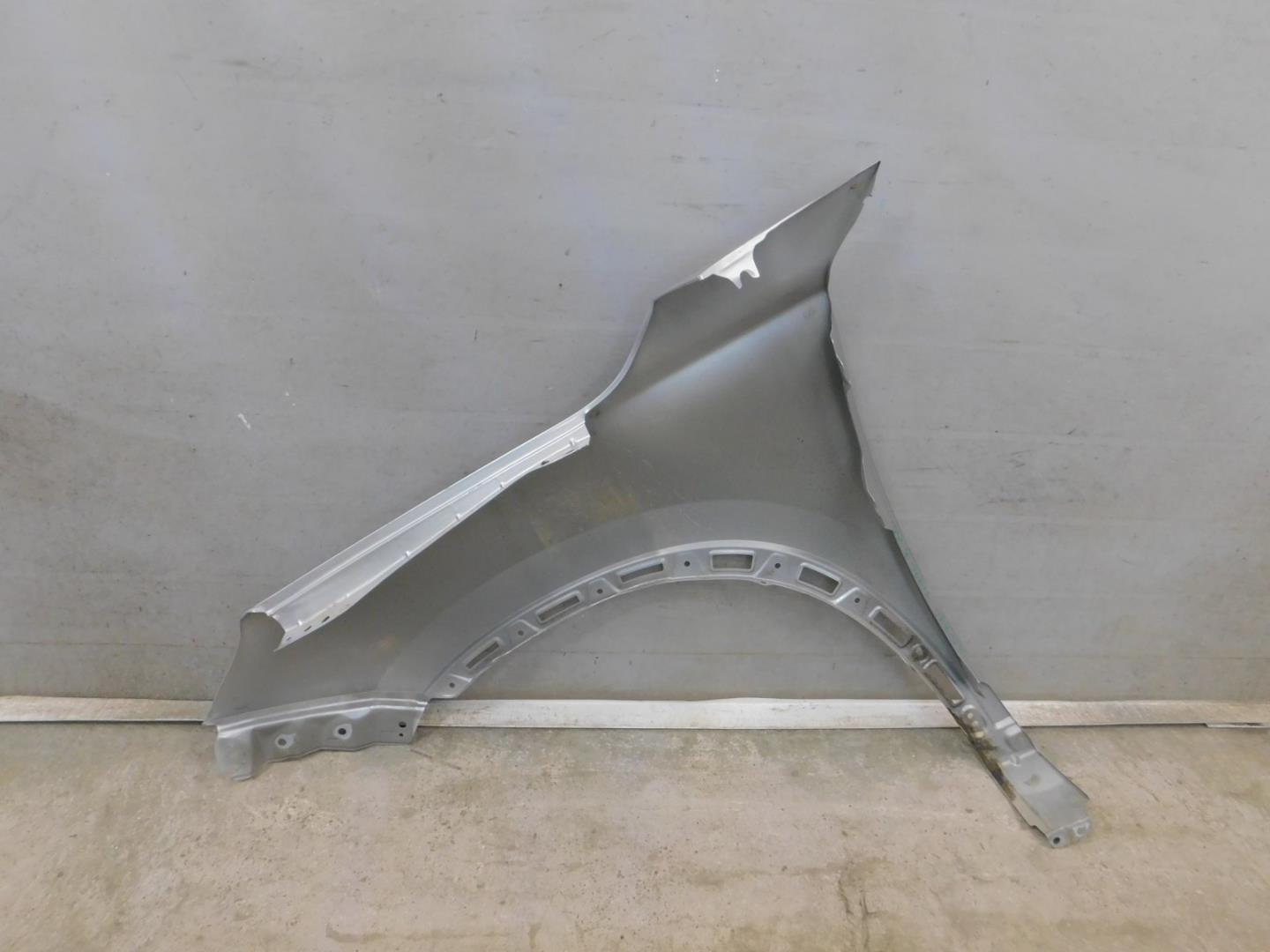 Крыло переднее правое