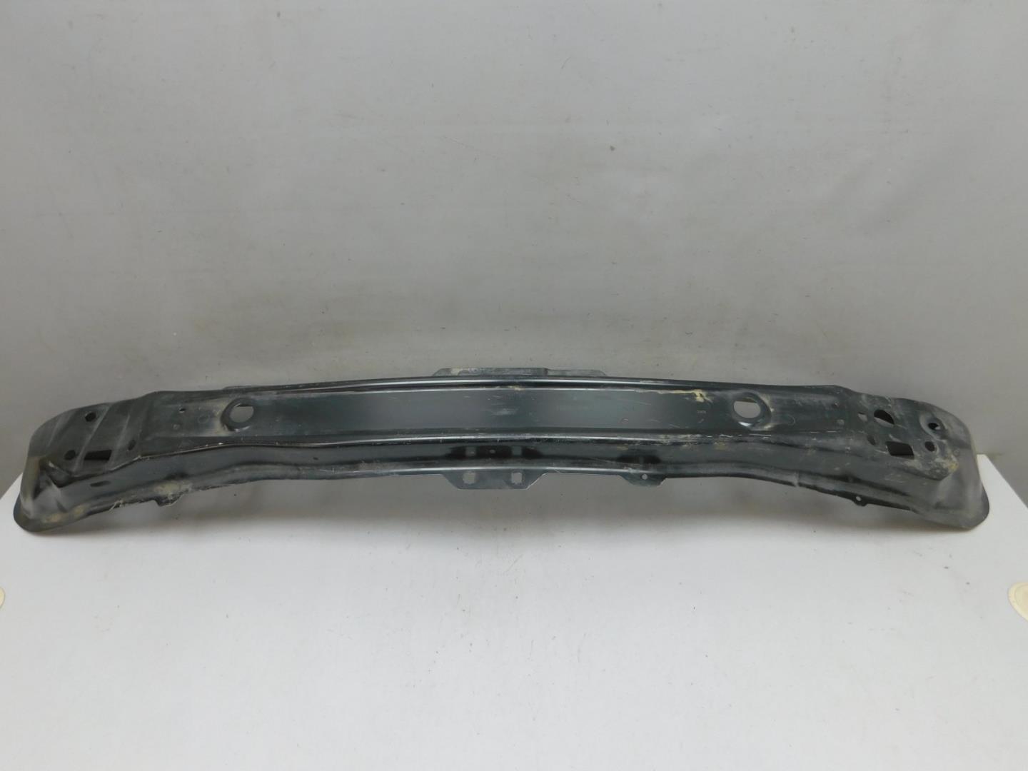 Усилитель переднего бампера