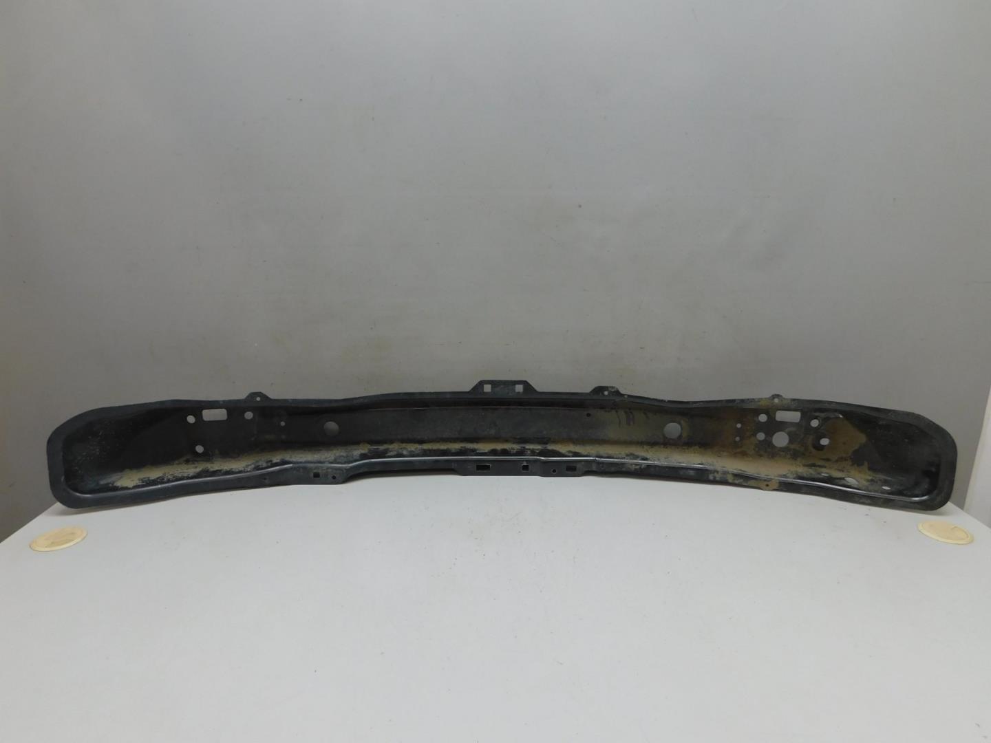 Усилитель переднего бампера