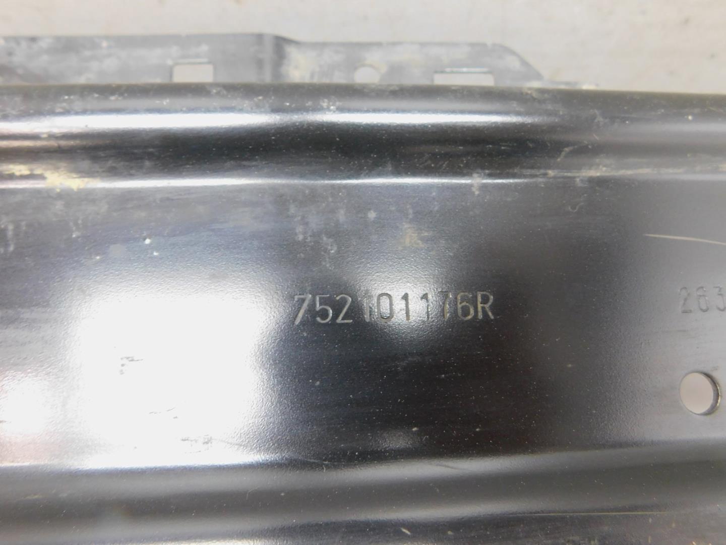 Усилитель переднего бампера