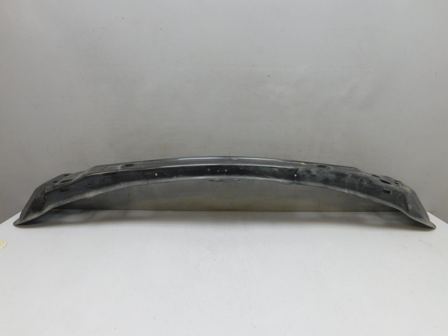 Усилитель переднего бампера