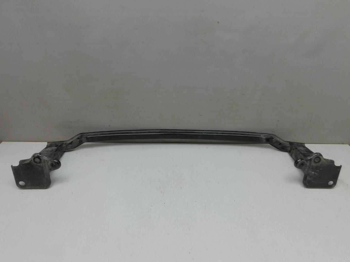 Усилитель переднего бампера