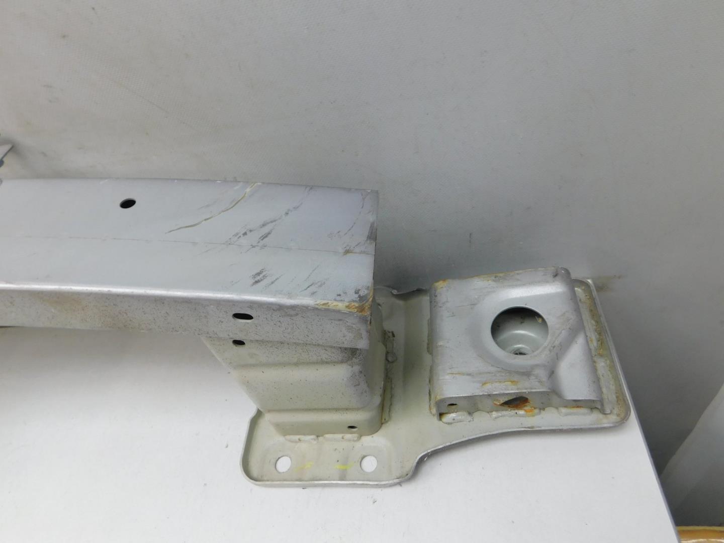 Усилитель переднего бампера