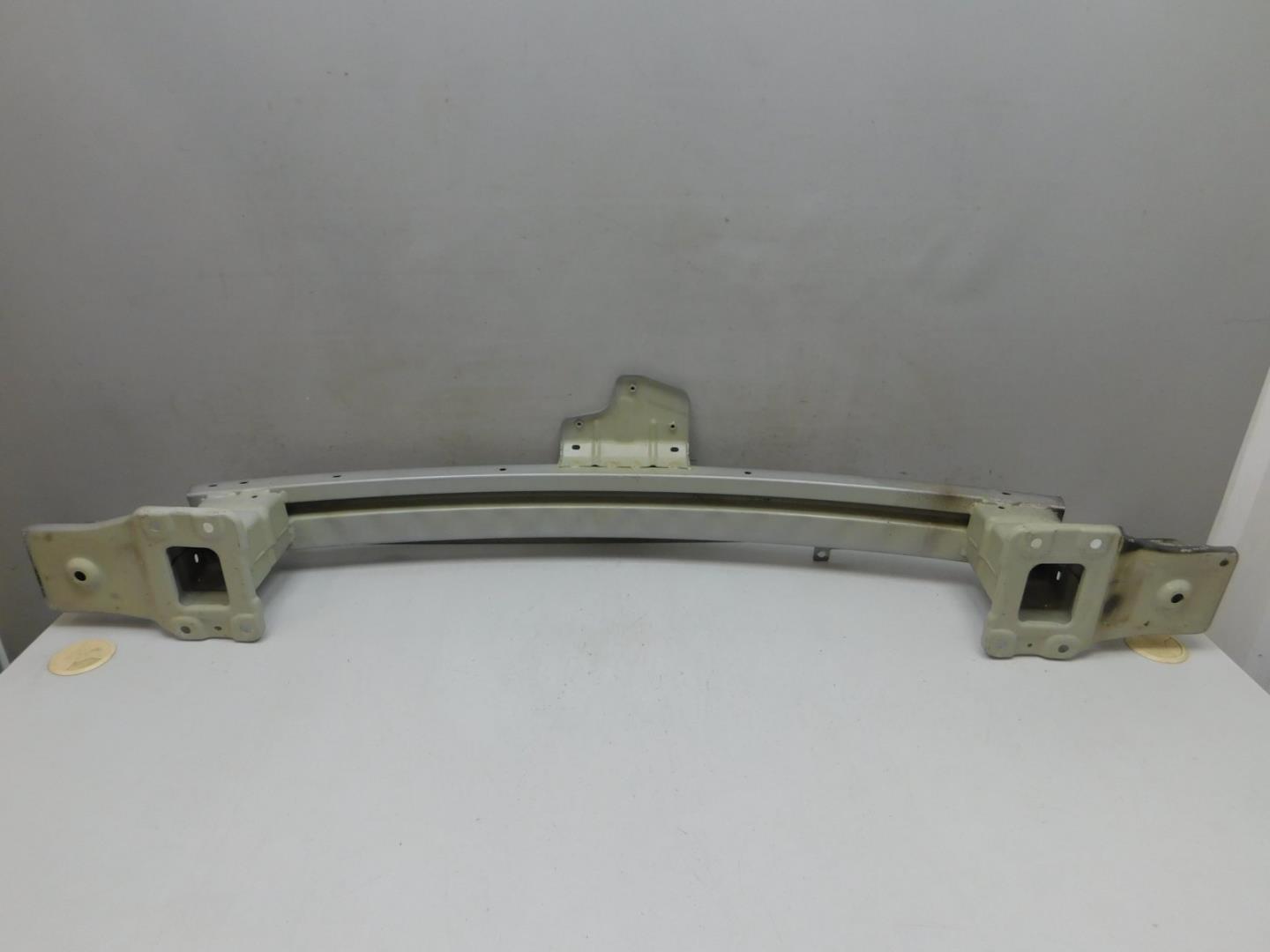 Усилитель переднего бампера