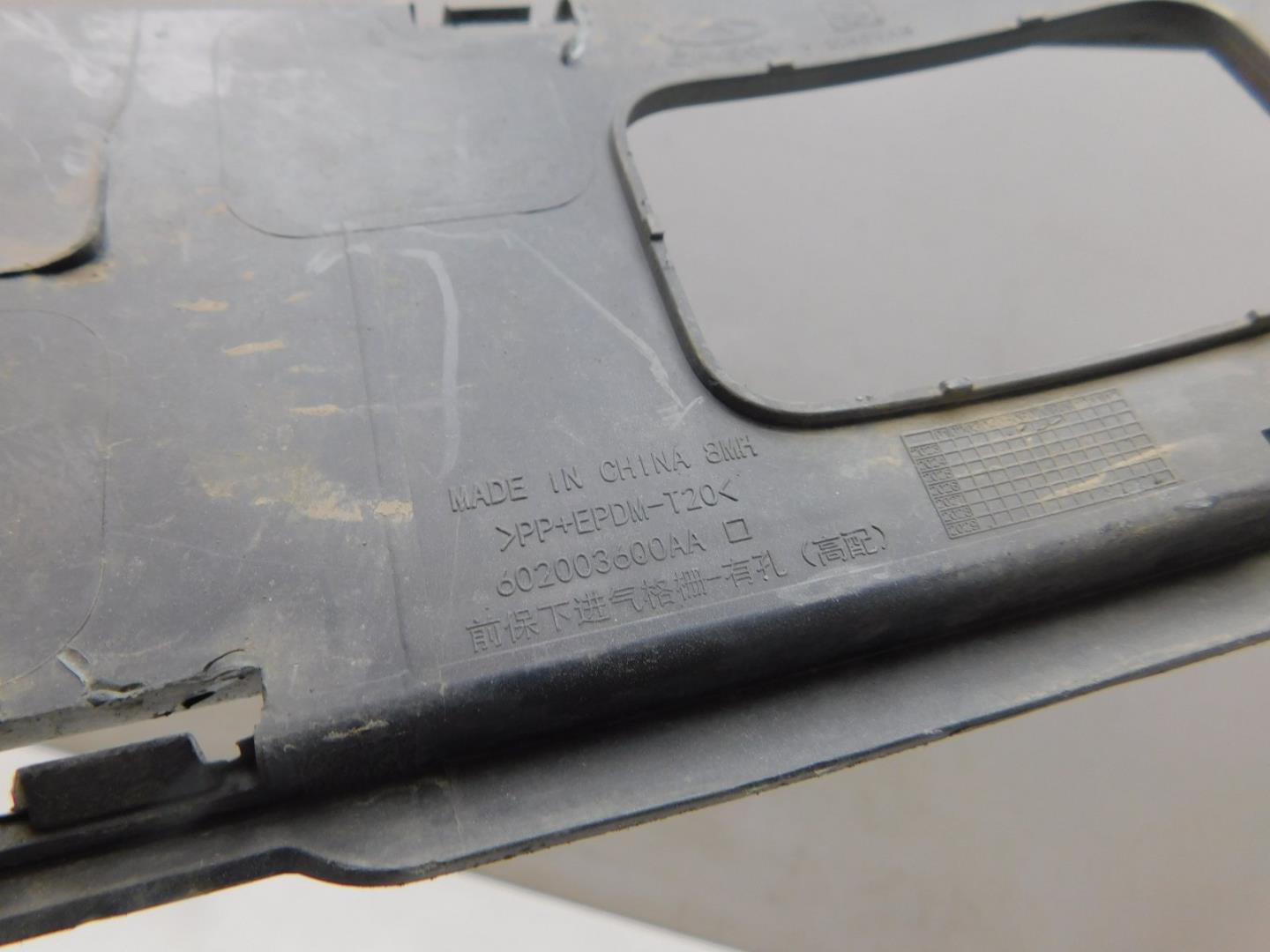 Решетка в бампер центральная