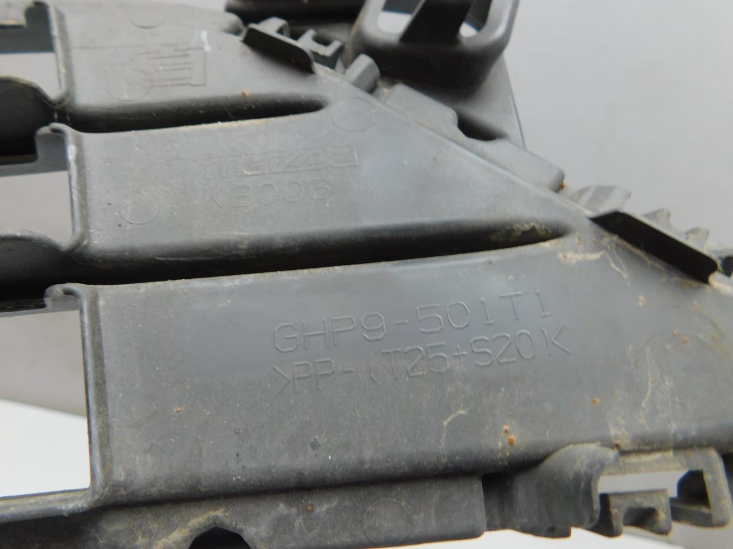 Решетка в бампер центральная