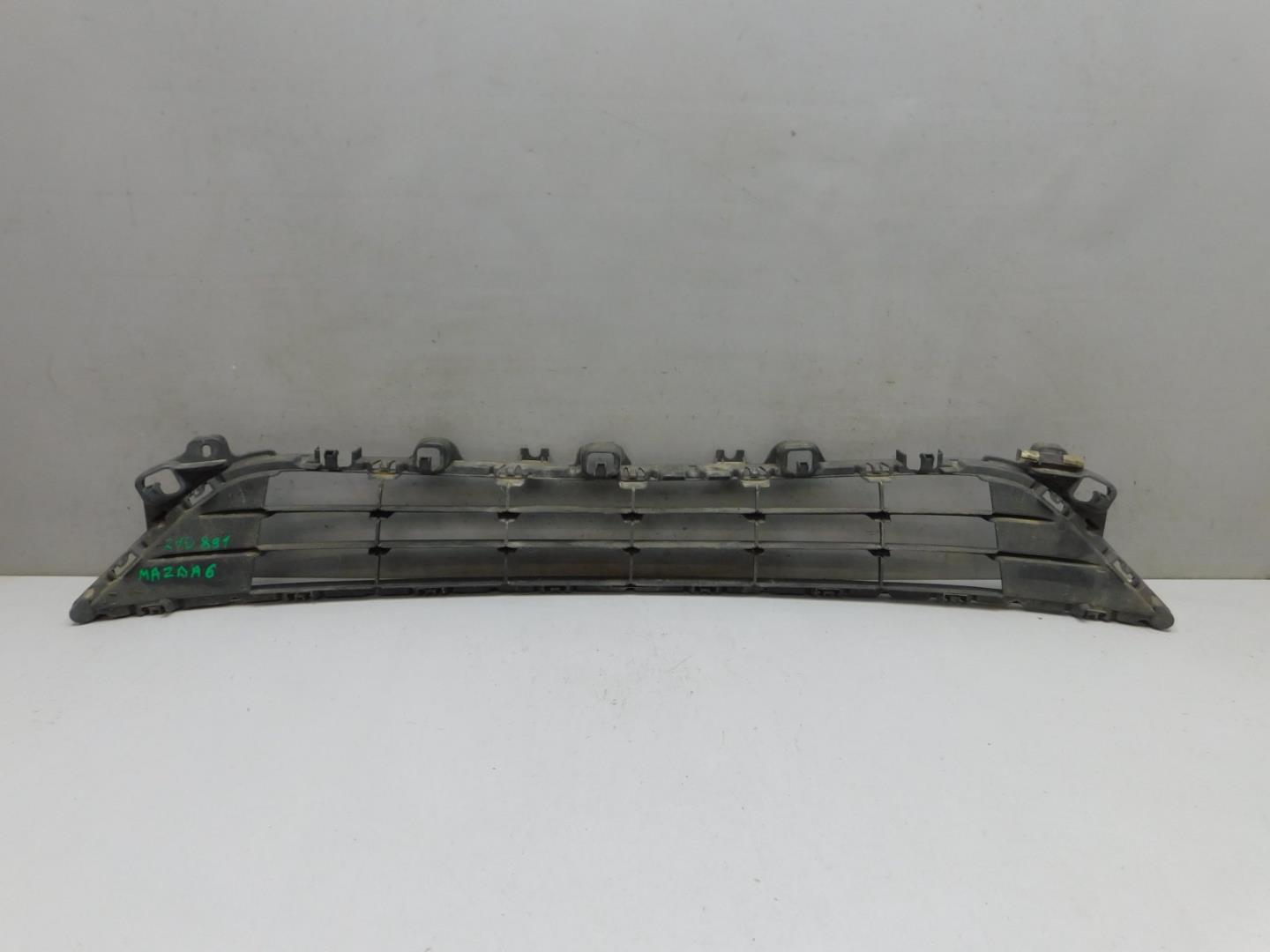 Решетка в бампер центральная